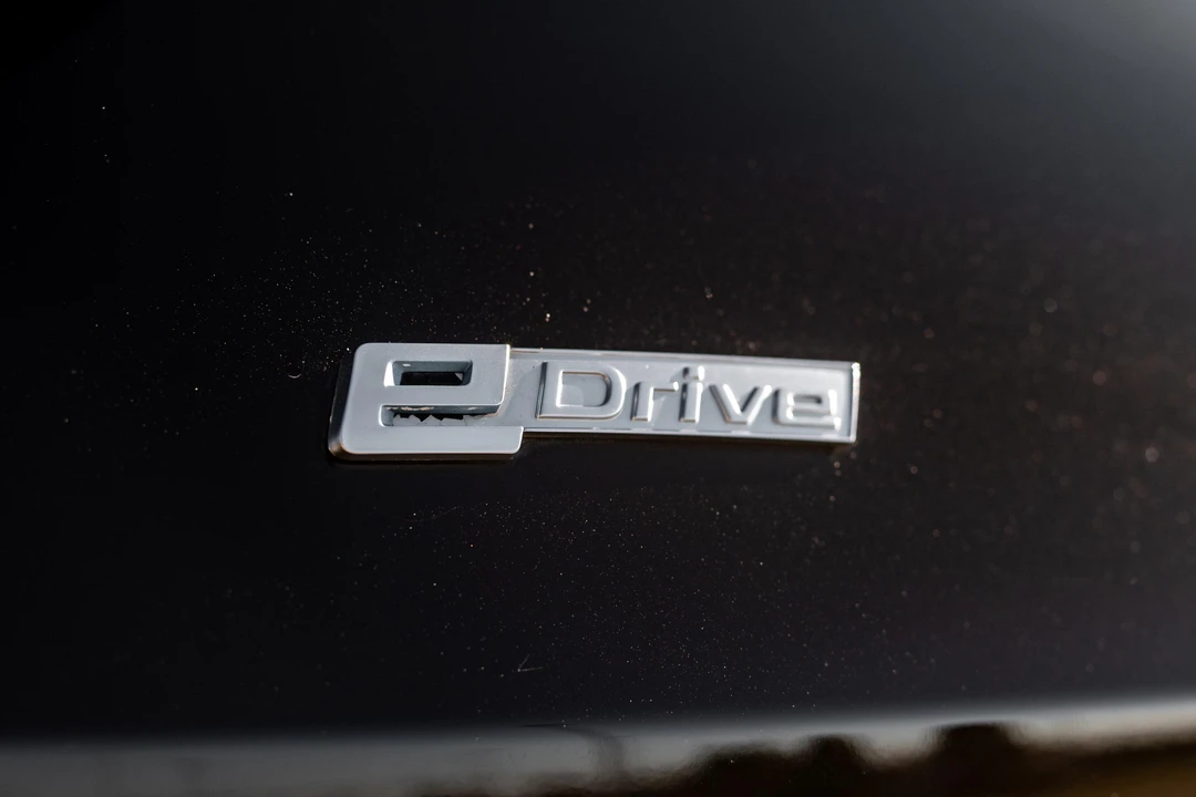 2015 BMW i8 - Image 21 of 31