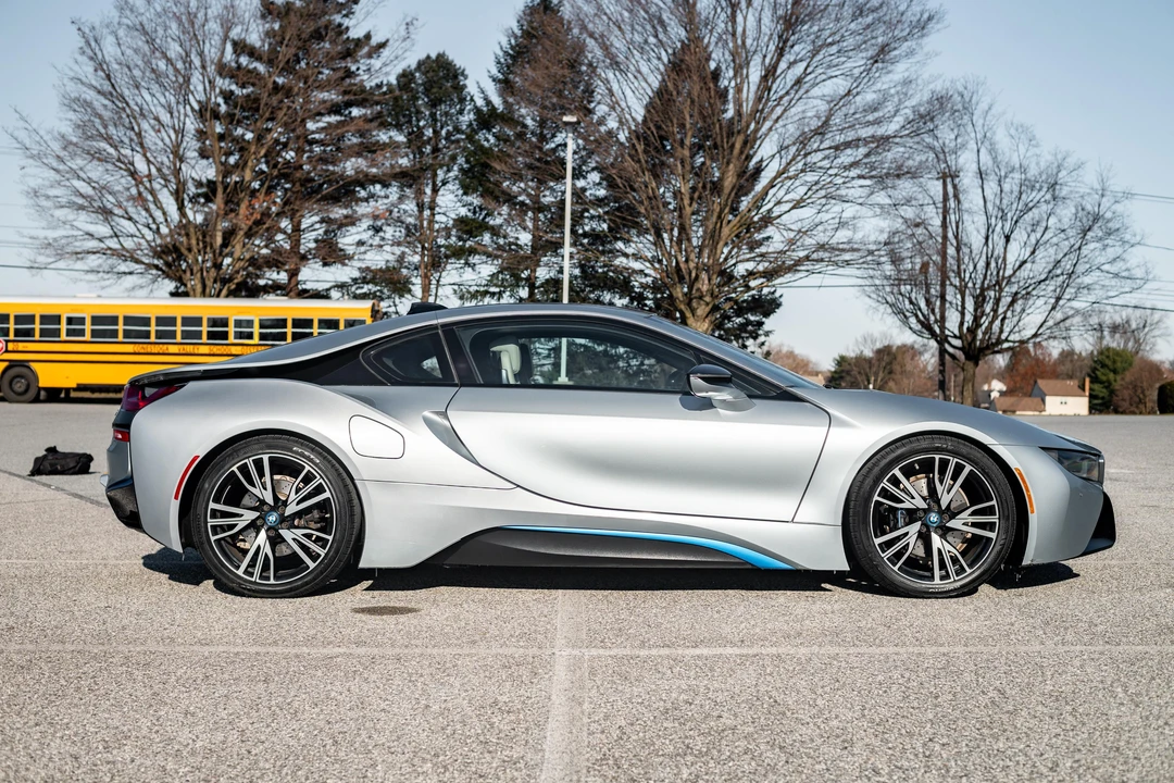 2015 BMW i8 - Image 10 of 31
