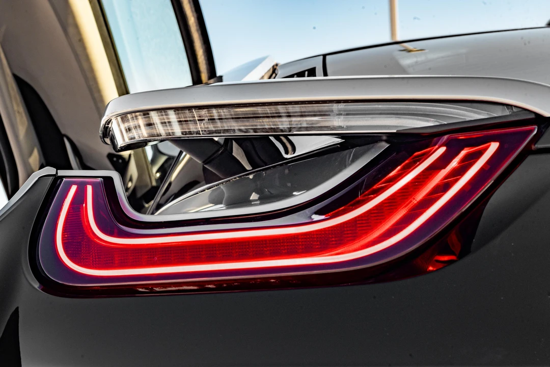 2015 BMW i8 - Image 20 of 31