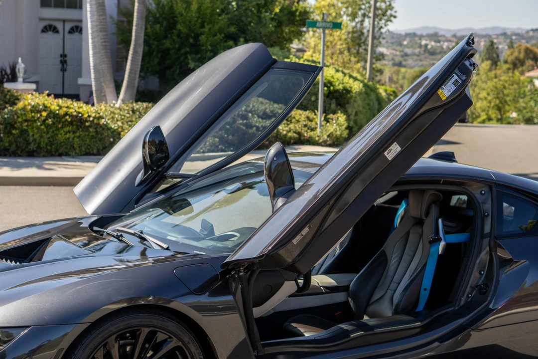 2015 BMW i8 - Image 19 of 31