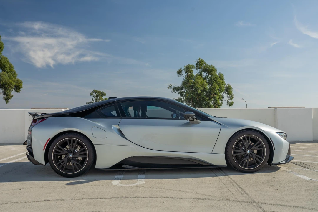 2015 BMW i8 - Image 15 of 31