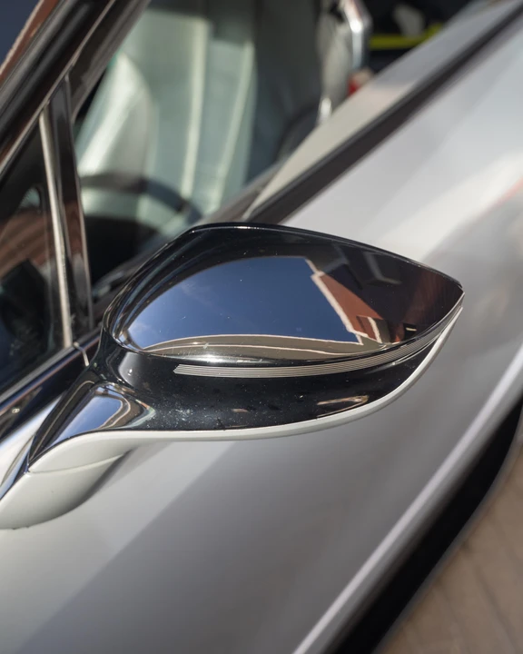 2015 BMW i8 - Image 28 of 31