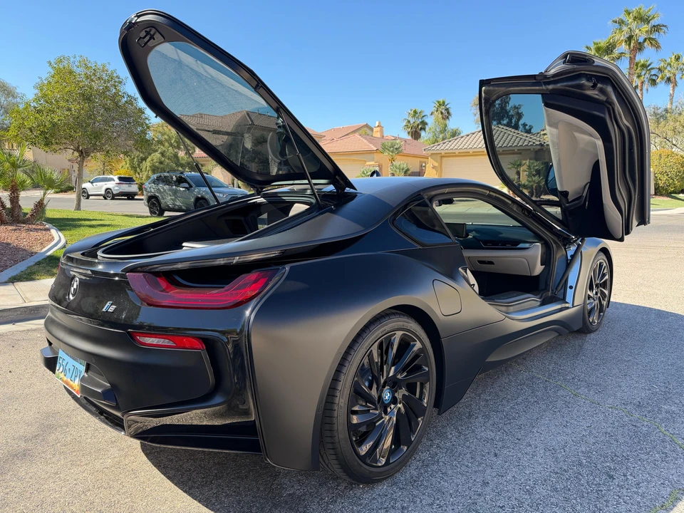 2015 BMW i8 - Image 20 of 31