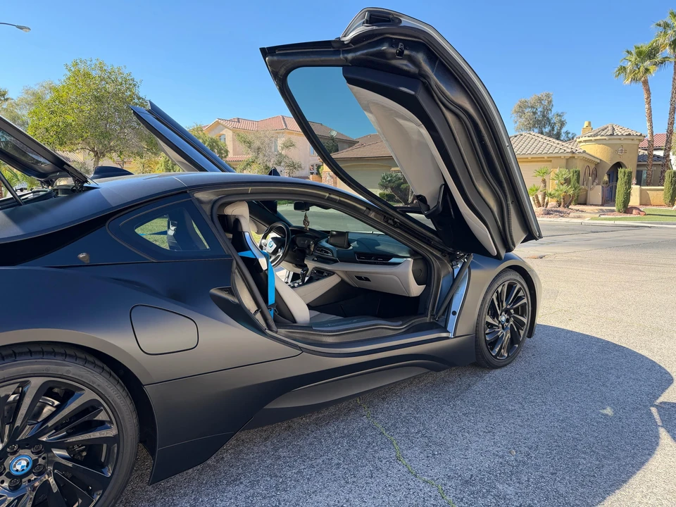 2015 BMW i8 - Image 22 of 31