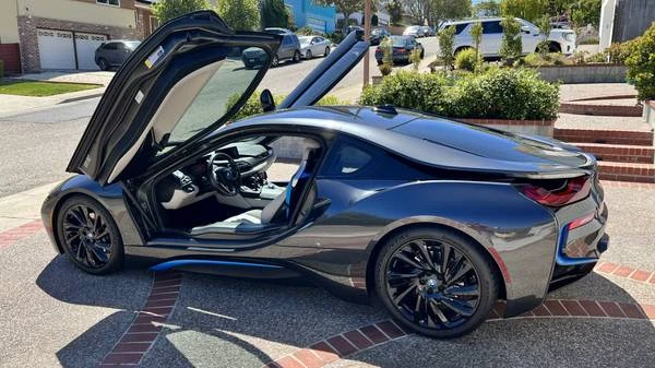2015 BMW i8 - Image 10 of 12