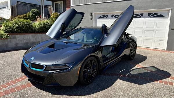 2015 BMW i8 - Image 7 of 12