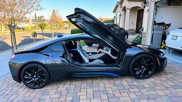 2015 BMW i8 - Image 4 of 12