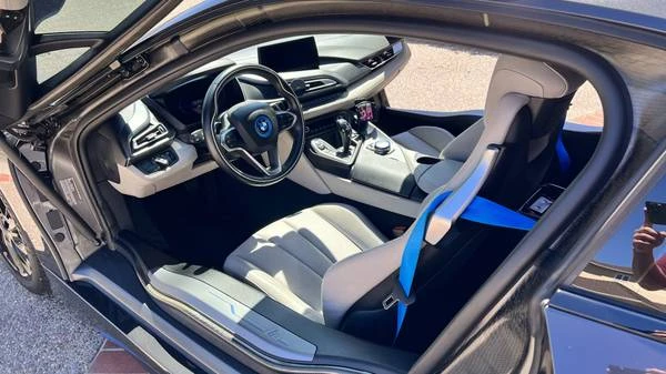 2015 BMW i8 - Image 11 of 12