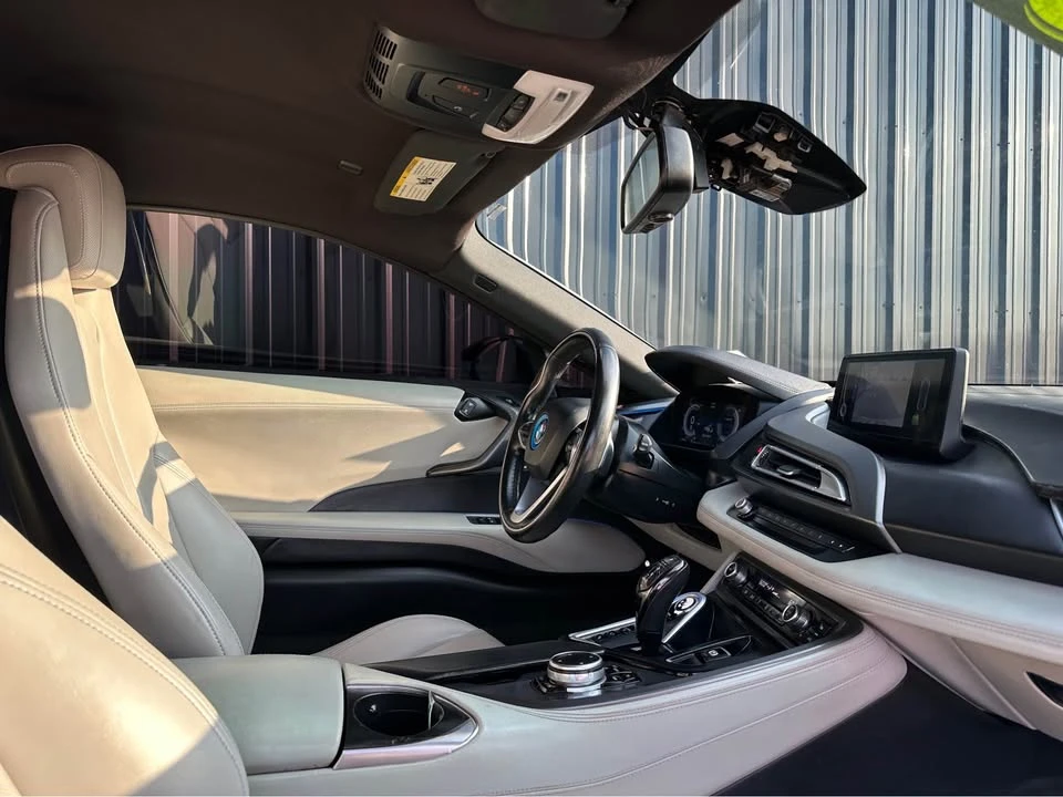 2015 BMW i8 - Image 4 of 6
