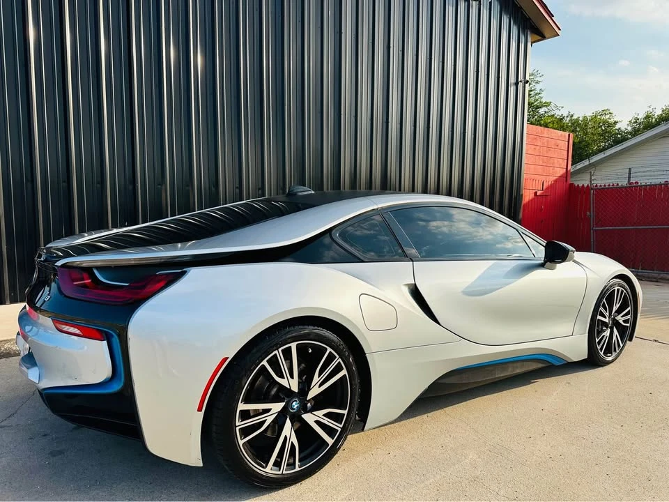 2015 BMW i8 - Image 2 of 6