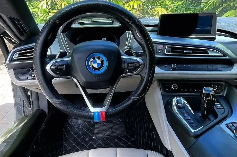2015 BMW i8 - Image 11 of 19