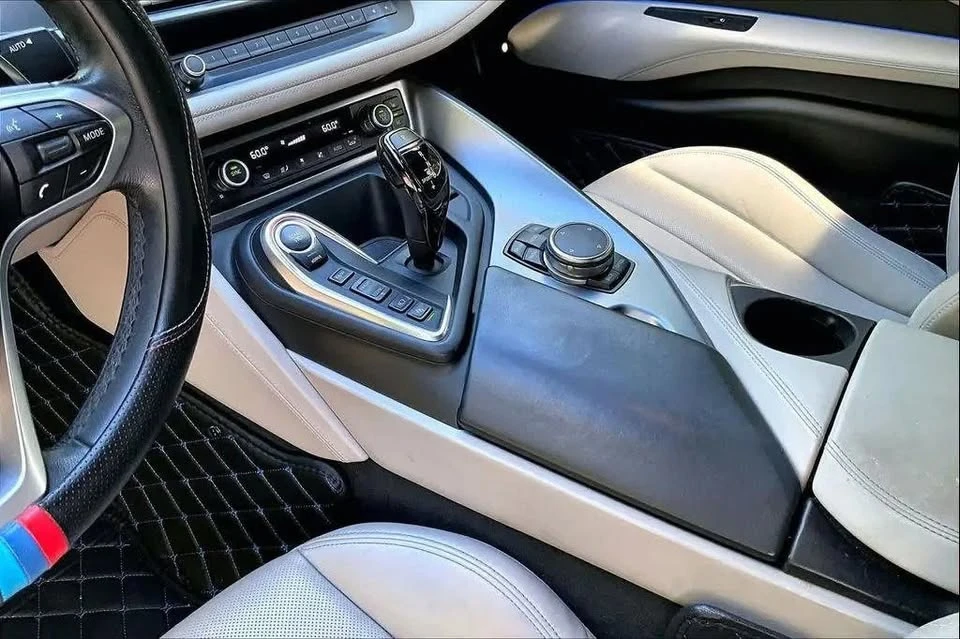 2015 BMW i8 - Image 13 of 19