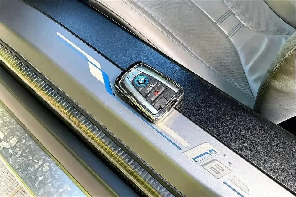 2015 BMW i8 - Image 16 of 19