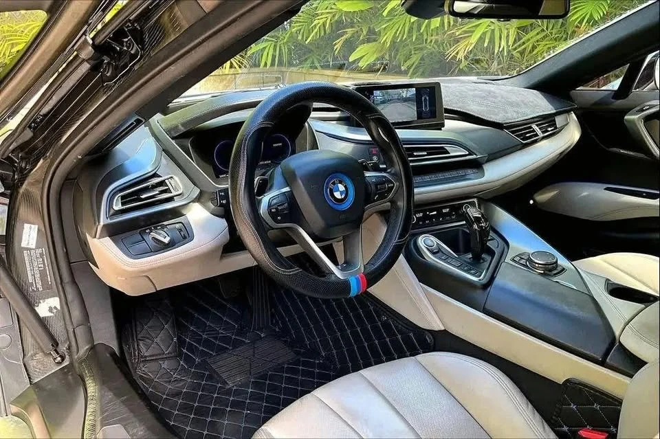 2015 BMW i8 - Image 2 of 19