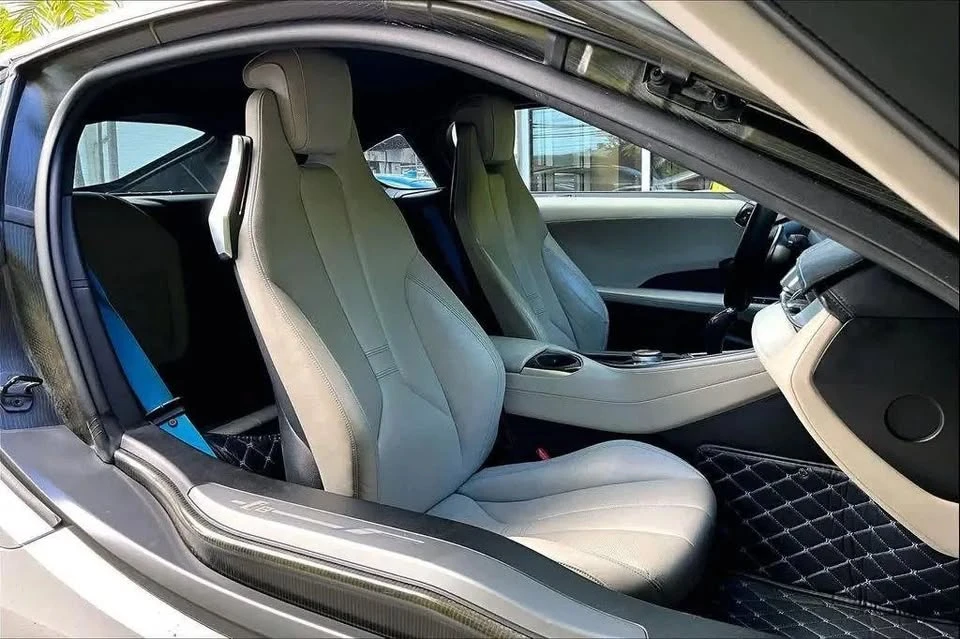 2015 BMW i8 - Image 10 of 19