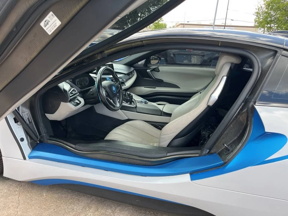 2015 BMW i8 - Image 7 of 11