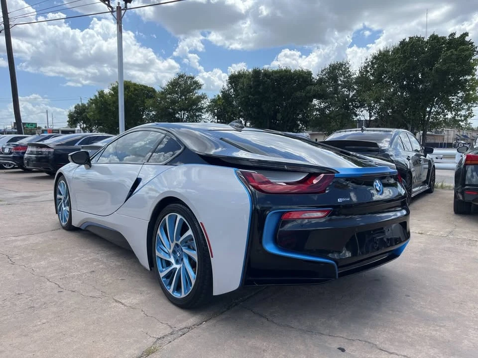 2015 BMW i8 - Image 3 of 11