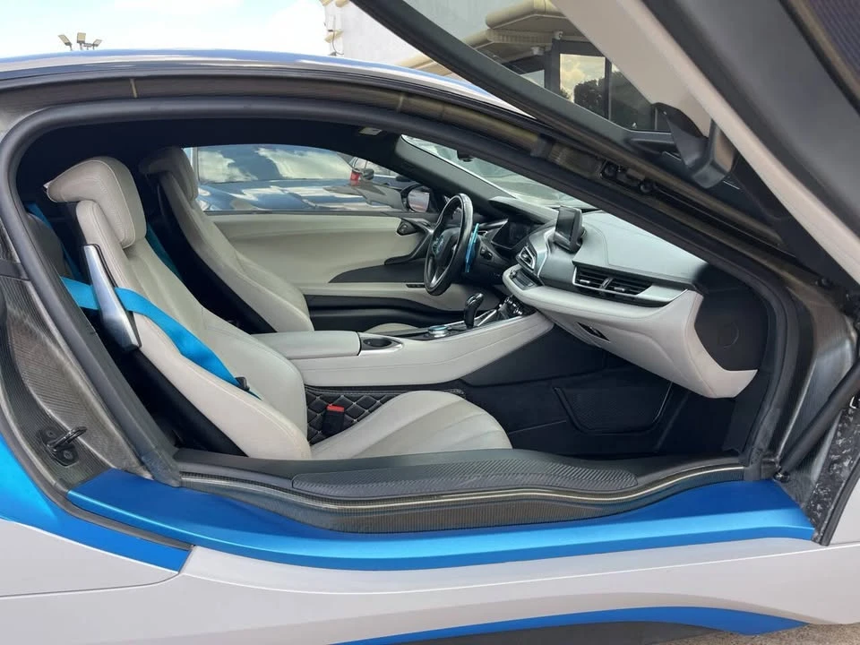 2015 BMW i8 - Image 10 of 11
