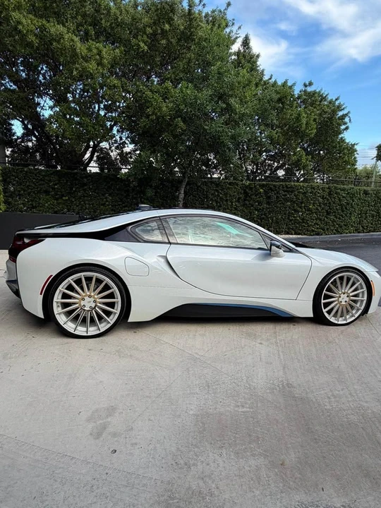 2015 BMW i8 - Image 4 of 15