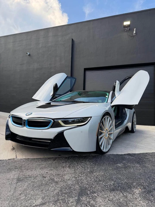 2015 BMW i8 - Image 3 of 15