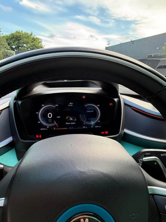 2015 BMW i8 - Image 12 of 15