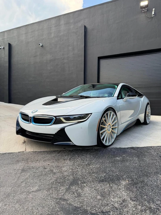 2015 BMW i8 - Image 2 of 15