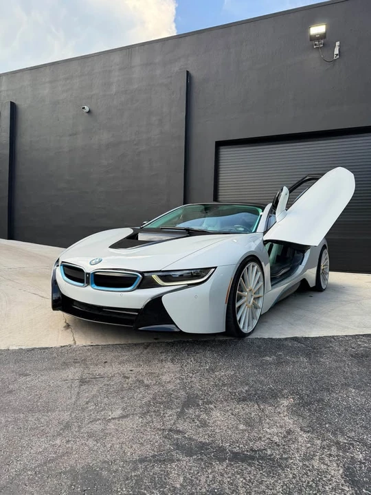 2015 BMW i8 - Image 4 of 11