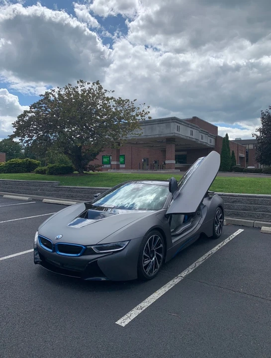 2015 BMW i8 - Image 2 of 7