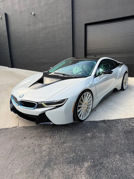 2015 BMW i8 - Image 15 of 16