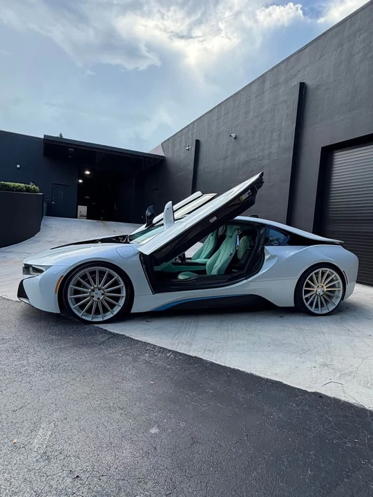 2015 BMW i8 - Image 9 of 16