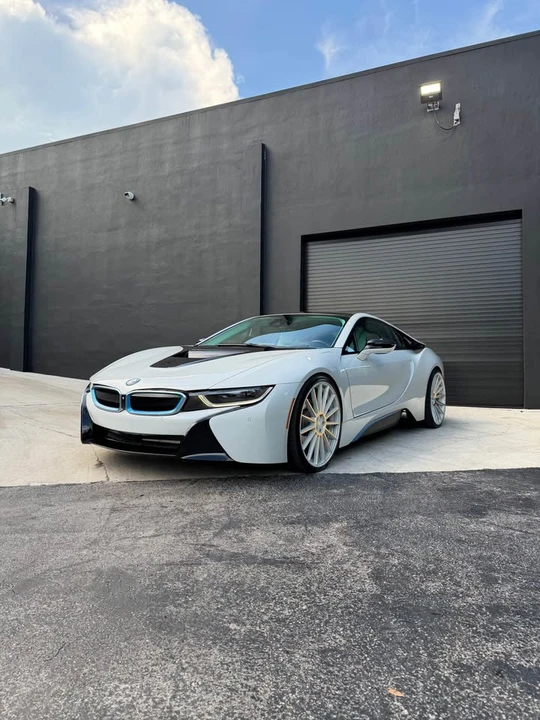 2015 BMW i8 - Image 14 of 16