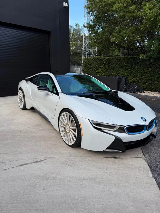2015 BMW i8 - Image 13 of 16