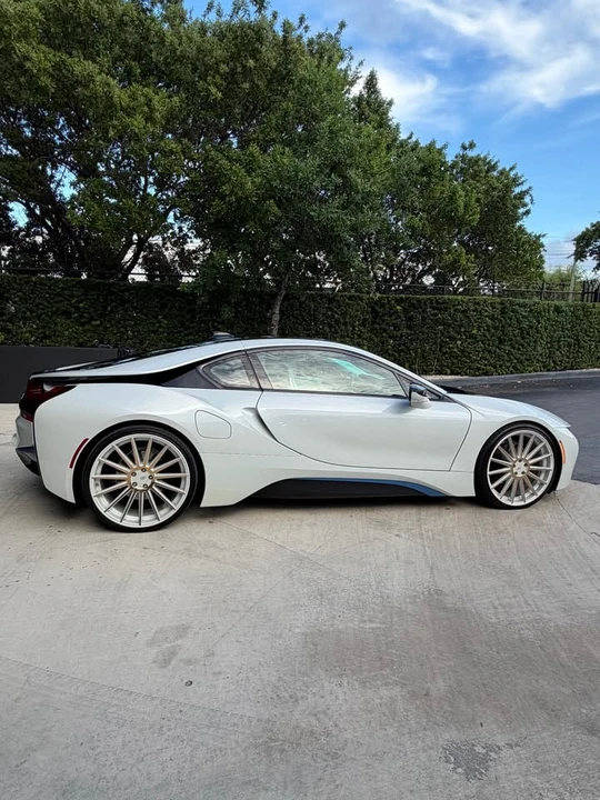 2015 BMW i8 - Image 4 of 16