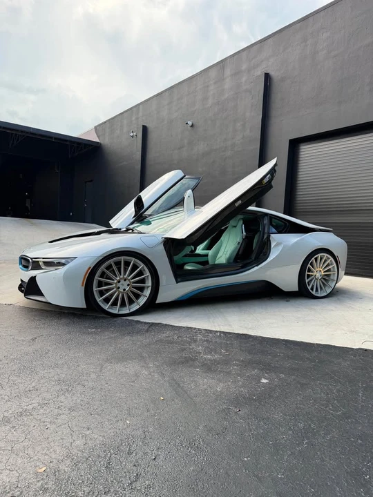 2015 BMW i8 - Image 2 of 16