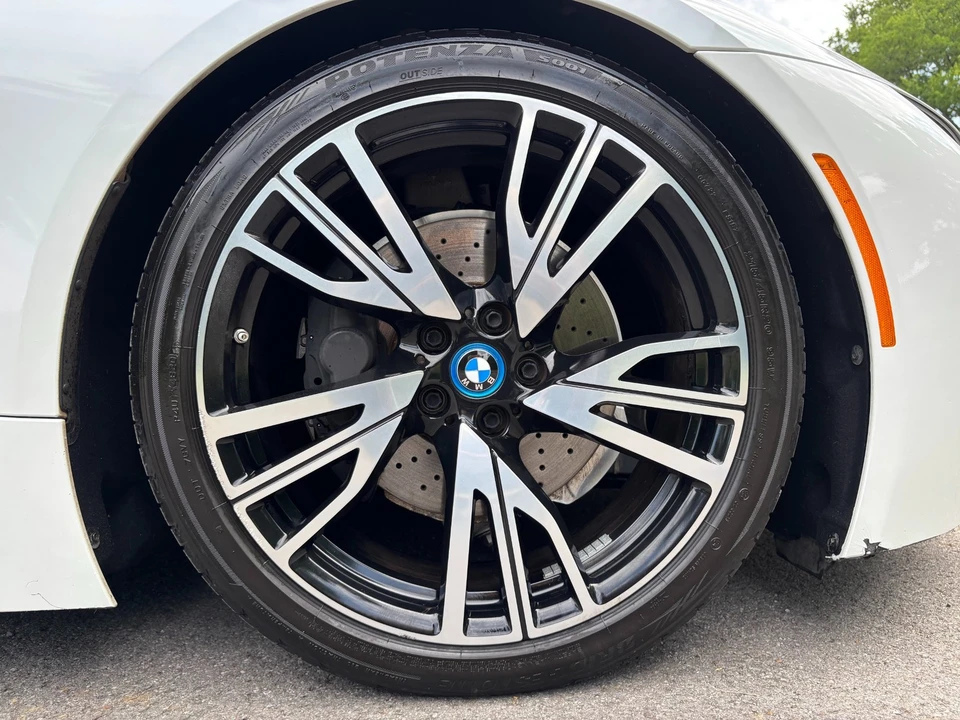 2015 BMW i8 - Image 18 of 31