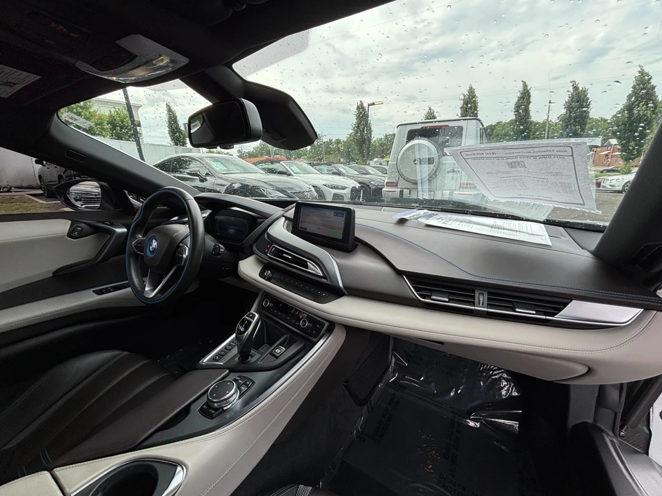 2015 BMW i8 - Image 28 of 31