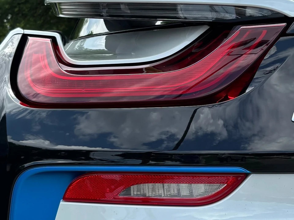2015 BMW i8 - Image 10 of 31