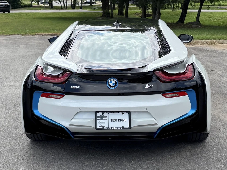 2015 BMW i8 - Image 6 of 31