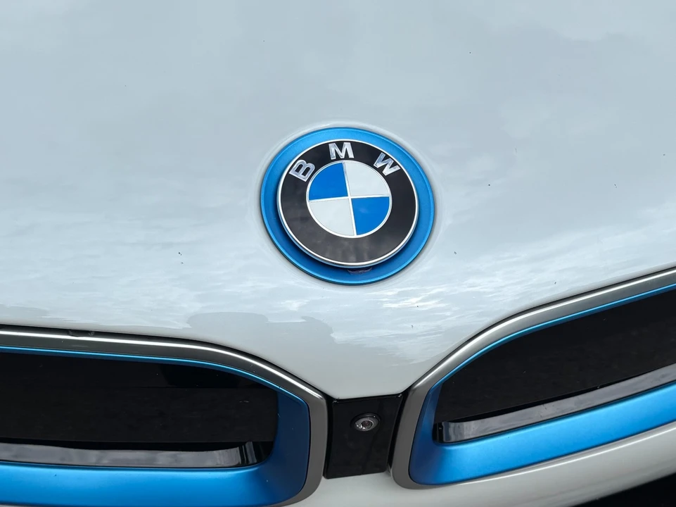 2015 BMW i8 - Image 15 of 31
