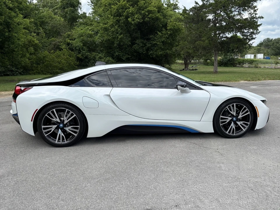 2015 BMW i8 - Image 8 of 31