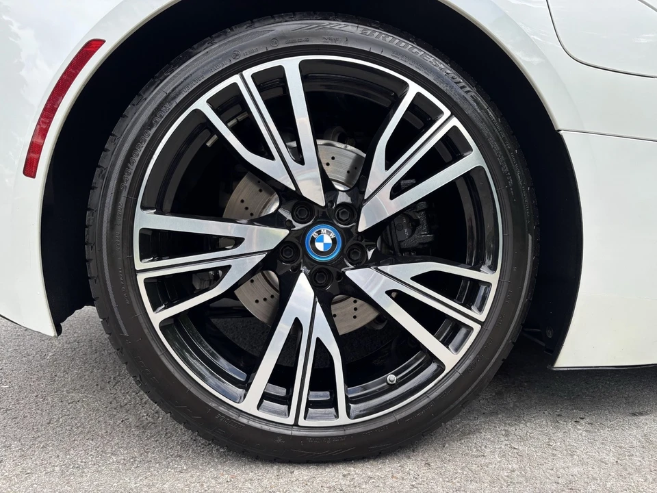 2015 BMW i8 - Image 19 of 31