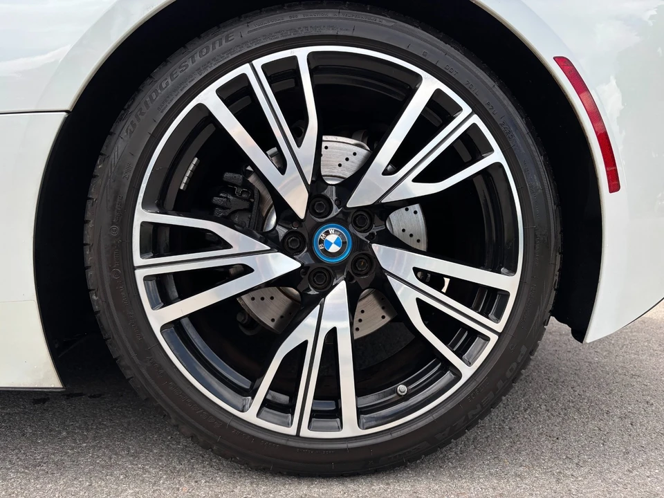 2015 BMW i8 - Image 20 of 31
