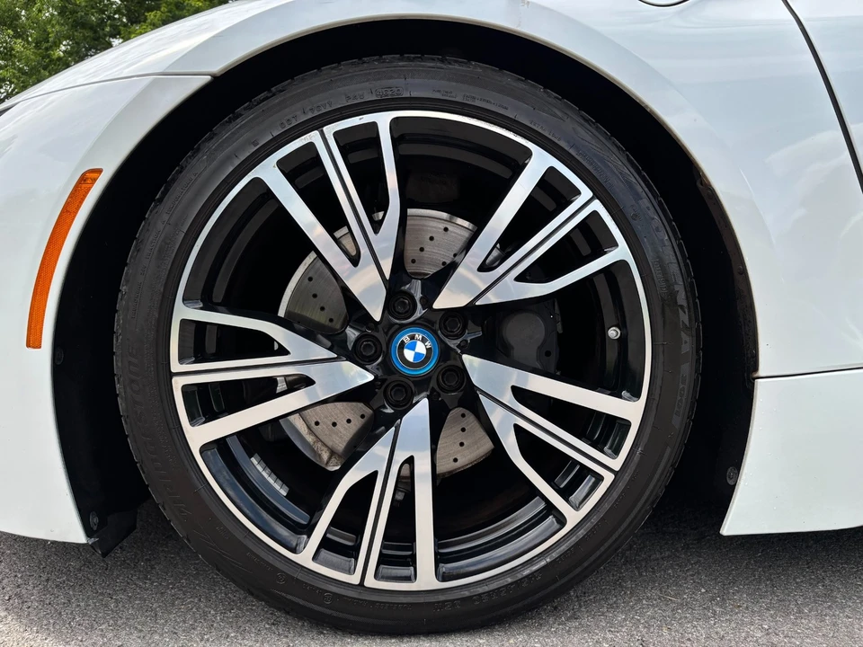 2015 BMW i8 - Image 21 of 31
