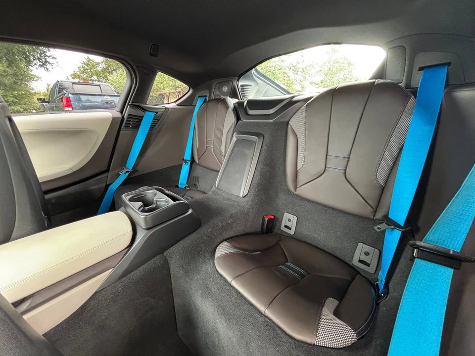2015 BMW i8 - Image 30 of 31