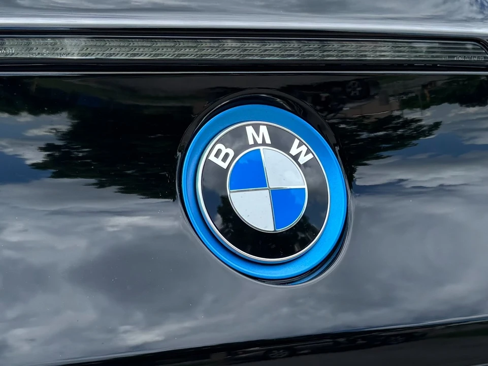 2015 BMW i8 - Image 11 of 31
