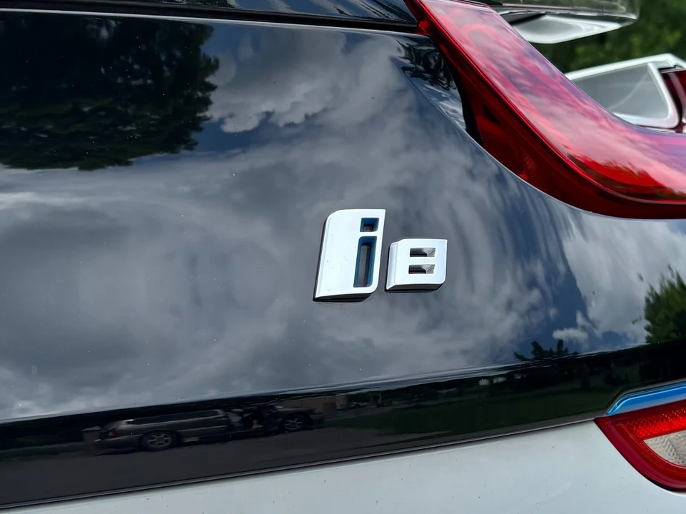 2015 BMW i8 - Image 12 of 31