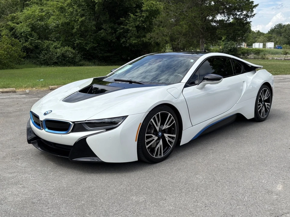 2015 BMW i8 - Image 2 of 31