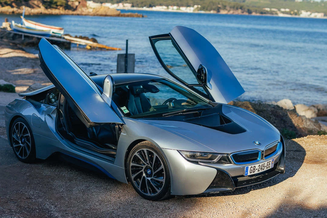 2015 BMW i8 - Image 12 of 31