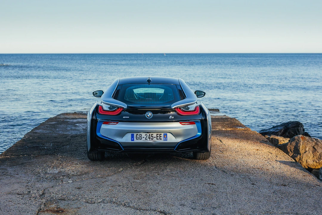 2015 BMW i8 - Image 14 of 31