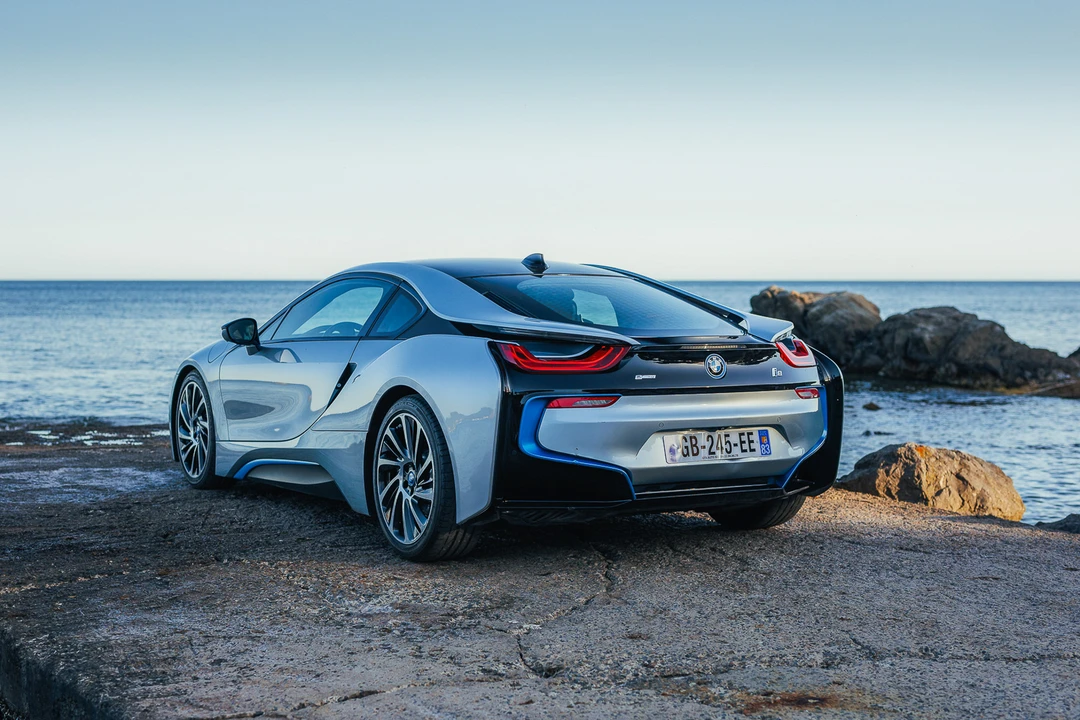 2015 BMW i8 - Image 15 of 31